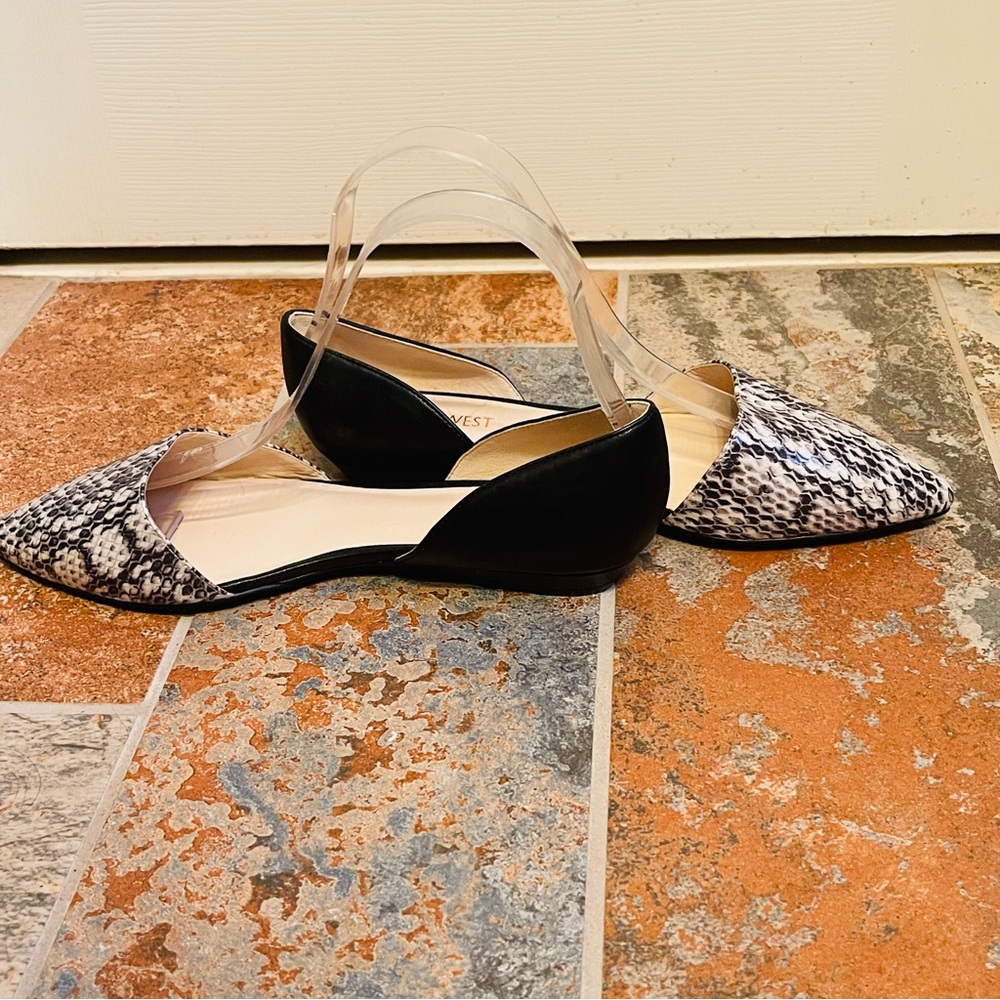NWOB!! Striking Nine West Black & White Snake Print Design Low 1/2” Heel Flats!